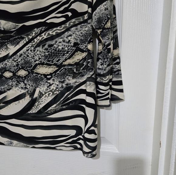 STRAZZI Animal Print Blouse Women's Size 1X Silky Lightweight 3/4 Sleeve - Picture 5 of 13